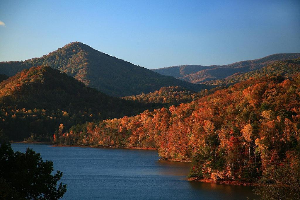 Lake Chatuge Lodge Hiawassee Eksteriør bilde